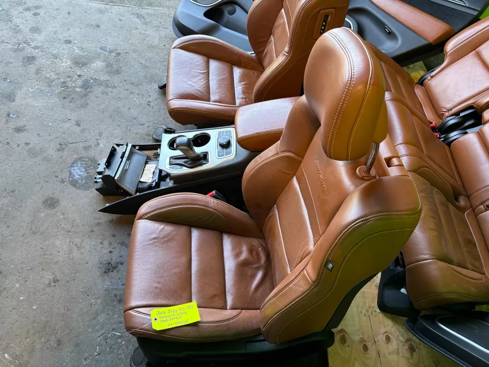Second image of 2016 Jeep Grand Cherokee SRT WK2 Brown Leather Interior Seats, Console, Screens & Panels
